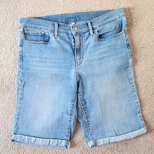 Women's Levi jean shorts size 31.